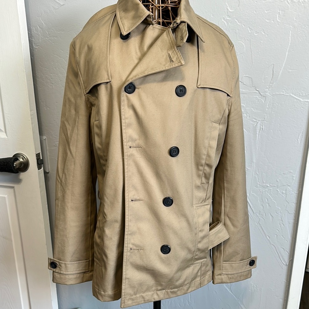 Top man Men's Tan Double-Breasted Short Trench Coat, Size Large.